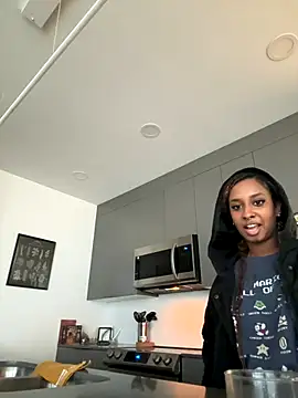 Your Paris online show from October 12, 2025, 3:46 pm