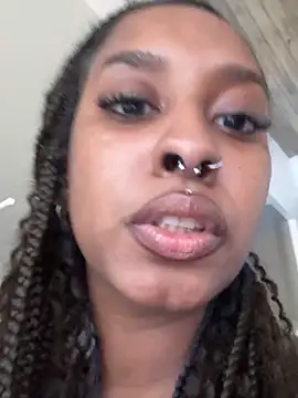 Your Paris online show from December 2, 2025, 7:04 pm