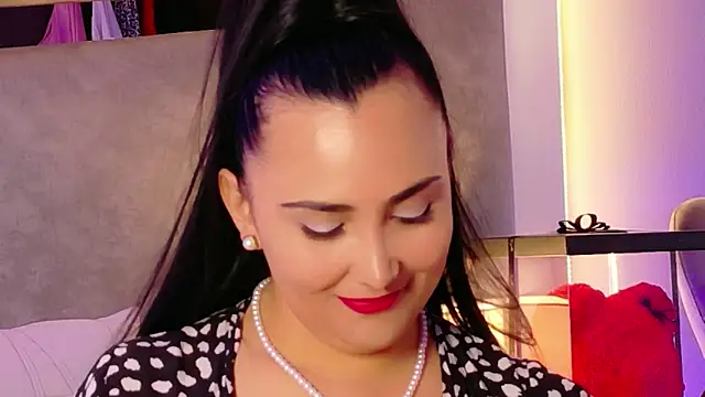 Evangeline Taylorr online show from November 15, 2025, 8:24 pm