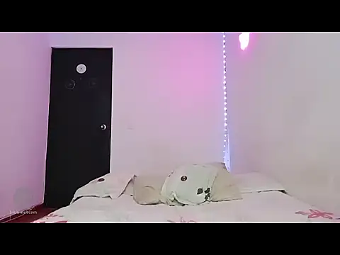 Snapshot of lucydreamm chatting on September 27, 2025, 11:33 pm lucydreamm online show from September 27, 2025, 11:33 pm
