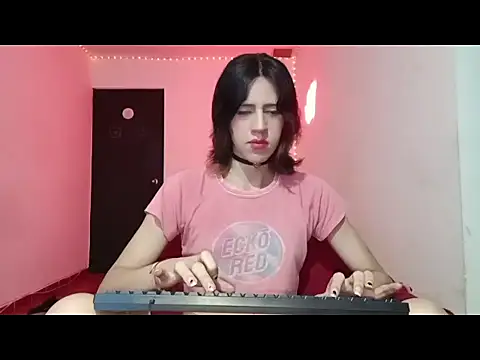 lucydreamm online show from November 12, 2025, 11:08 pm