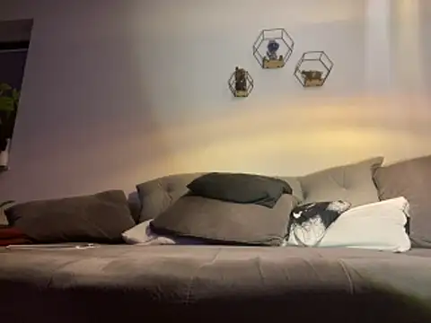 Snapshot of deskriptive chatting on April 11, 2026, 10:57 pm deskriptive online show from April 11, 2026, 10:57 pm