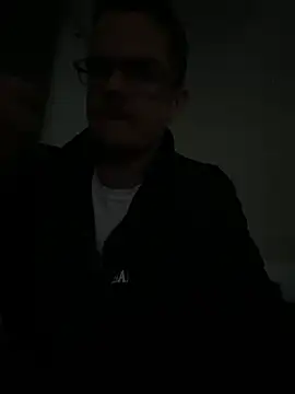 Snapshot of deskriptive chatting on April 9, 2026, 9:32 pm deskriptive online show from April 9, 2026, 9:32 pm