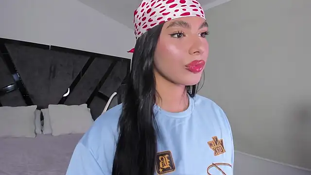 IsabelleFoxx  online show from October 21, 2025, 10:09 pm