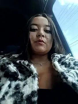 Snapshot of Cristal__04 chatting on January 8, 2026, 4:02 pm Cristal 04 online show from January 8, 2026, 4:02 pm