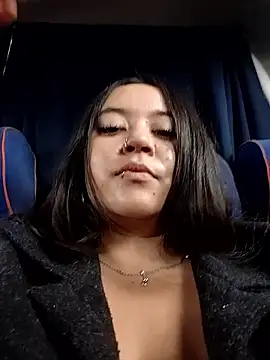 Snapshot of Cristal__04 chatting on January 6, 2026, 2:32 pm Cristal 04 online show from January 6, 2026, 2:32 pm