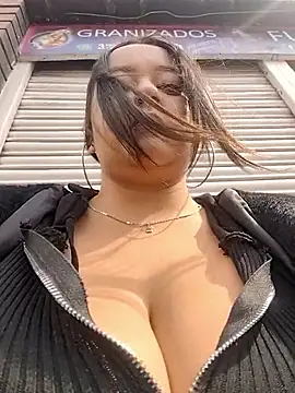 Snapshot of Cristal__04 chatting on December 18, 2025, 6:56 pm Cristal 04 online show from December 18, 2025, 6:56 pm