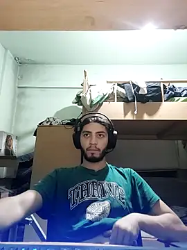 kleineid77 online show from November 9, 2025, 11:09 pm