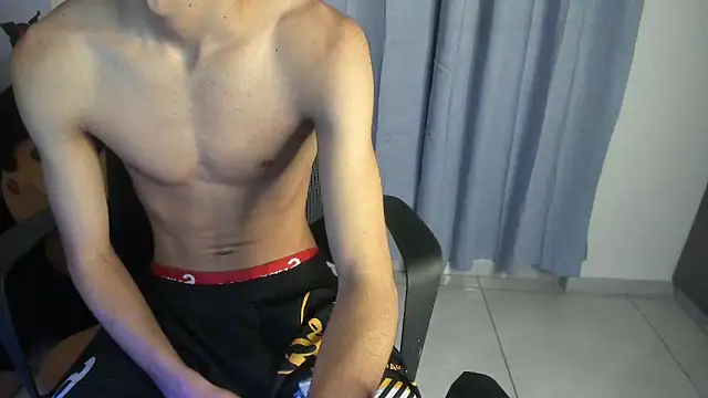 Snapshot of isaaclatino chatting on September 30, 2025, 7:36 am isaaclatino online show from September 30, 2025, 7:36 am