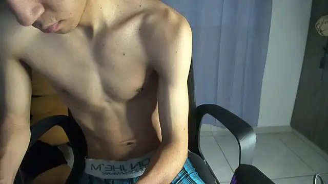 Snapshot of isaaclatino chatting on October 21, 2025, 10:20 pm isaaclatino online show from October 21, 2025, 10:20 pm