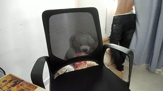 Snapshot of isaaclatino chatting on September 15, 2025, 8:20 pm isaaclatino online show from September 15, 2025, 8:20 pm