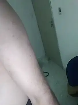 pikalindaxx online show from February 18, 2026, 9:39 am