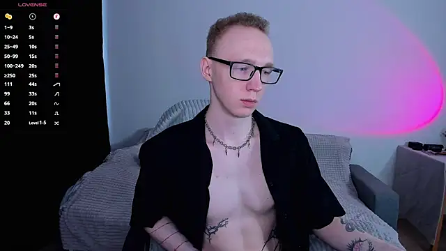 Snapshot of Alex_silents chatting on June 9, 2026, 3:24 pm Alex silents online show from June 9, 2026, 3:24 pm