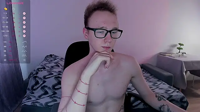 Snapshot of Alex_silents chatting on February 24, 2025, 10:04 am Alex silents online show from February 24, 2025, 10:04 am