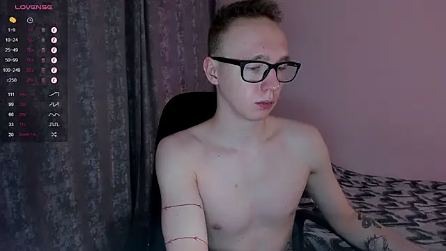 Snapshot of Alex_silents chatting on March 8, 2025, 5:28 am Alex silents online show from March 8, 2025, 5:28 am