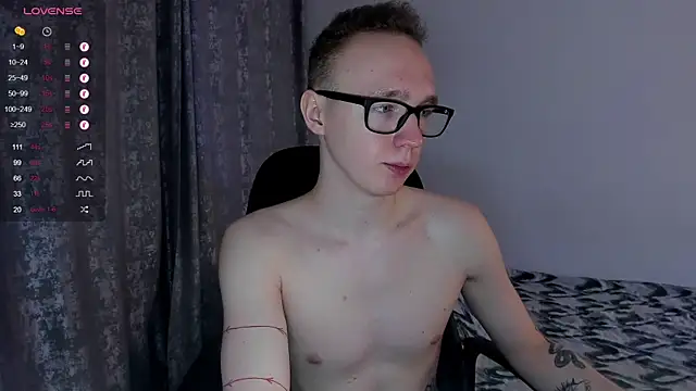 Snapshot of Alex_silents chatting on March 8, 2025, 4:17 pm Alex silents online show from March 8, 2025, 4:17 pm