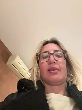 Snapshot of casalinga88 chatting on March 21, 2025, 5:56 pm casalinga88 online show from March 21, 2025, 5:56 pm