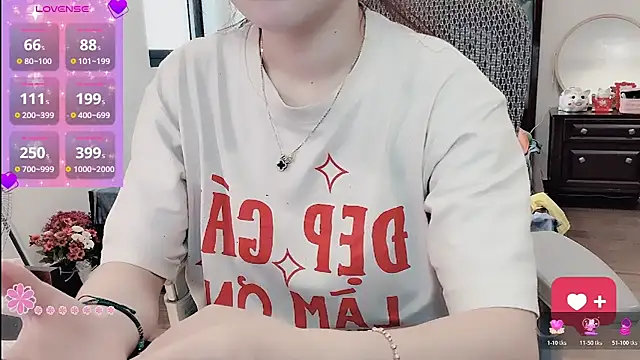 Snapshot of Berrysweet_68 chatting on April 11, 2026, 1:24 am Berrysweet 68 online show from April 11, 2026, 1:24 am