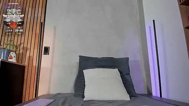 Snapshot of honeyhot69__ chatting on October 19, 2025, 11:24 am honeyhot69 online show from October 19, 2025, 11:24 am