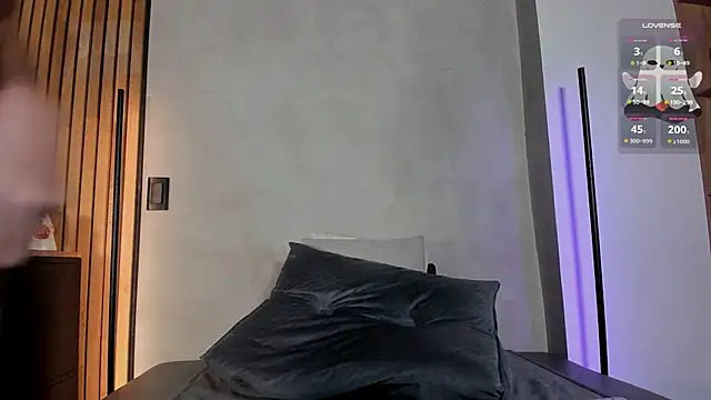 Snapshot of honeyhot69__ chatting on October 26, 2025, 11:32 am honeyhot69 online show from October 26, 2025, 11:32 am