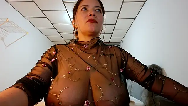 Snapshot of tara_rios chatting on February 18, 2026, 12:41 am tara rios online show from February 18, 2026, 12:41 am