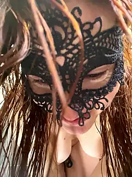 Miacarry online show from April 12, 2026, 9:07 pm