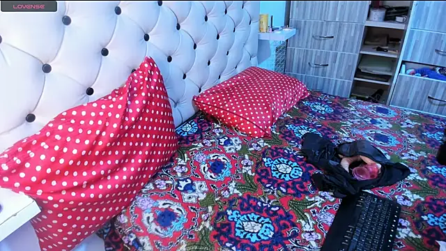 Krystal Cruz online show from February 28, 2025, 11:36 am