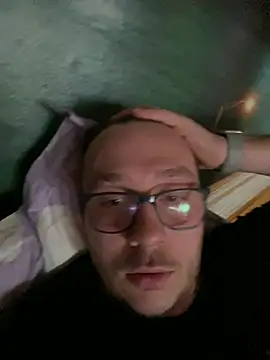 Snapshot of ionut9879 chatting on February 20, 2025, 2:46 pm ionut9879 online show from February 20, 2025, 2:46 pm