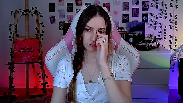 AliceCharmy online show from September 9, 2025, 2:04 pm