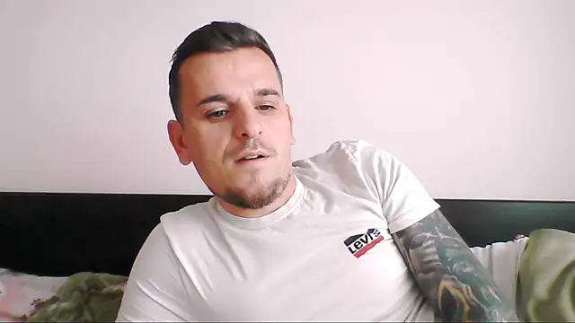 Snapshot of Huge_cock22cm chatting on September 28, 2025, 10:33 am Huge cock22cm online show from September 28, 2025, 10:33 am