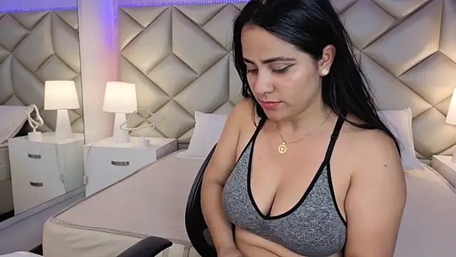 Snapshot of Brenda_Garcia chatting on September 18, 2025, 7:50 pm Brenda Garcia online show from September 18, 2025, 7:50 pm