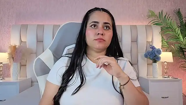 Snapshot of Brenda_Garcia chatting on September 20, 2025, 3:22 am Brenda Garcia online show from September 20, 2025, 3:22 am