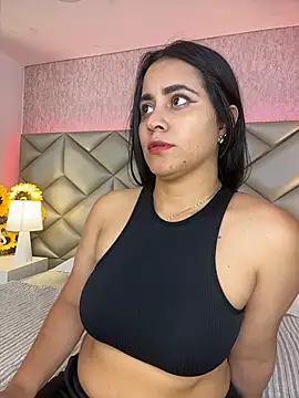 Snapshot of Brenda_Garcia chatting on October 7, 2025, 8:10 pm Brenda Garcia online show from October 7, 2025, 8:10 pm