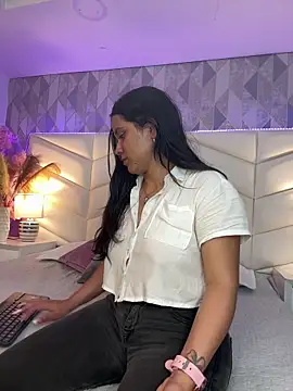Snapshot of Brenda_Garcia chatting on March 16, 2025, 10:20 pm Brenda Garcia online show from March 16, 2025, 10:20 pm