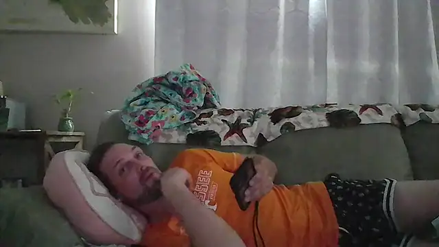Snapshot of VitaminDrewFl chatting on July 6, 2026, 2:35 pm VitaminDrewFl online show from July 6, 2026, 2:35 pm