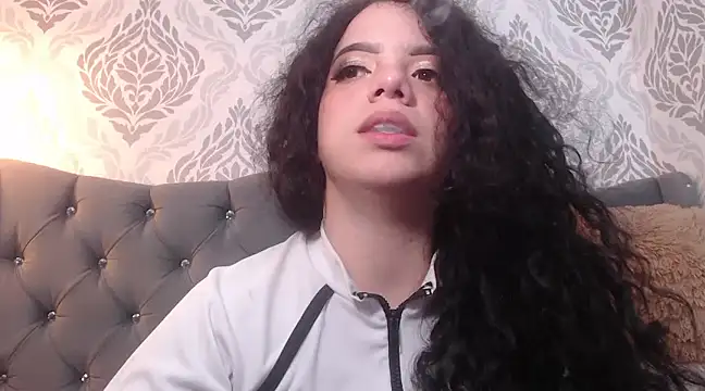 Snapshot of EmmaCowperr chatting on March 13, 2025, 3:17 pm EmmaCowperr online show from March 13, 2025, 3:17 pm