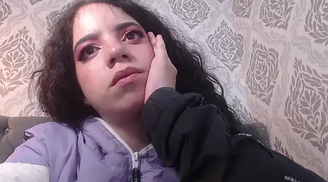 Snapshot of EmmaCowperr chatting on March 12, 2025, 5:38 pm EmmaCowperr online show from March 12, 2025, 5:38 pm