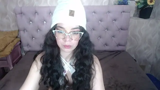 Snapshot of EmmaCowperr chatting on January 6, 2026, 4:27 am EmmaCowperr online show from January 6, 2026, 4:27 am