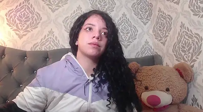 Snapshot of EmmaCowperr chatting on March 6, 2025, 1:03 pm EmmaCowperr online show from March 6, 2025, 1:03 pm