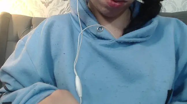 Snapshot of EmmaCowperr chatting on February 28, 2025, 7:14 pm EmmaCowperr online show from February 28, 2025, 7:14 pm