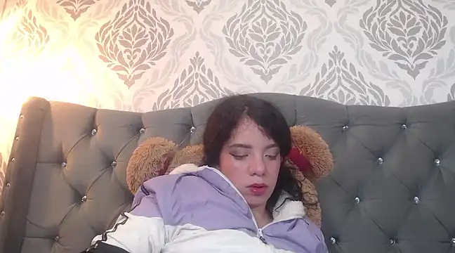 Snapshot of EmmaCowperr chatting on February 26, 2025, 4:38 pm EmmaCowperr online show from February 26, 2025, 4:38 pm