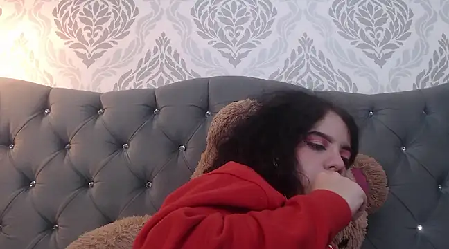 Snapshot of EmmaCowperr chatting on March 11, 2025, 12:00 am EmmaCowperr online show from March 11, 2025, 12:00 am