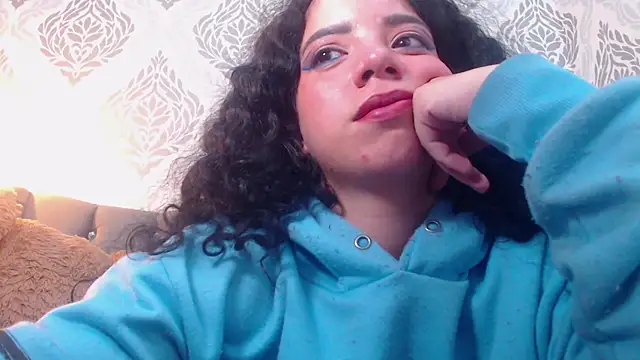 Snapshot of EmmaCowperr chatting on February 20, 2025, 7:19 pm EmmaCowperr online show from February 20, 2025, 7:19 pm