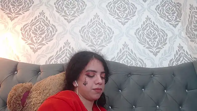 Snapshot of EmmaCowperr chatting on March 14, 2025, 5:57 pm EmmaCowperr online show from March 14, 2025, 5:57 pm