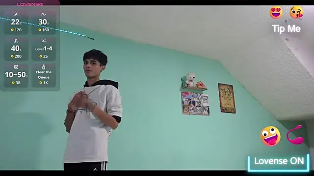 oliverhot2005 online show from October 24, 2025, 10:53 pm