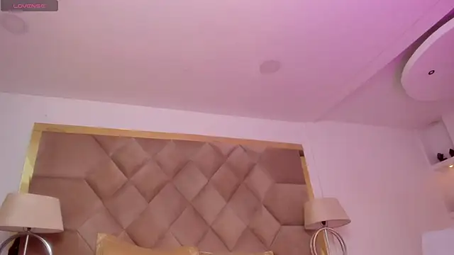 Snapshot of Aisha_cooper chatting on December 10, 2024, 4:24 am Aisha cooper online show from December 10, 2024, 4:24 am