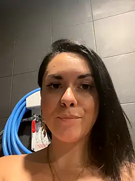 Luccreccia  online show from December 13, 2025, 8:04 pm