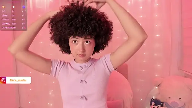 Snapshot of Alice_winter_ chatting on November 17, 2025, 6:23 pm Alice winter online show from November 17, 2025, 6:23 pm