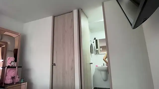 candy-sam28 online show from April 29, 2026, 9:21 pm