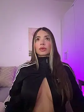 Snapshot of Ashleyjenner_ chatting on March 6, 2026, 9:37 am Ashleyjenner online show from March 6, 2026, 9:37 am